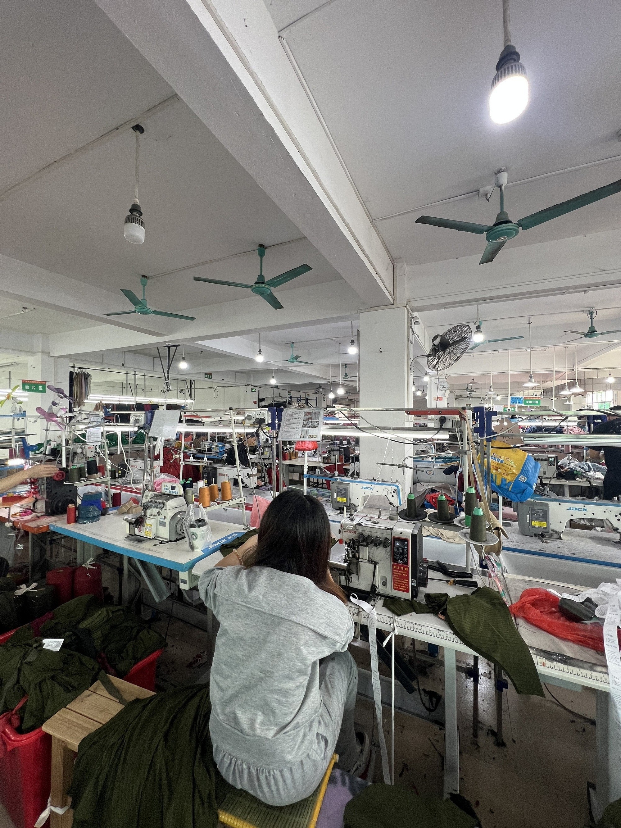 Porcellana Guangzhou Vinas clothing technology Co., LTD Profilo Aziendale