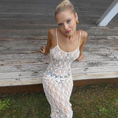 Perspective Mesh Halter Dress Piccolo Fiore di prugna senza schiena Lunga vista attraverso la gonna