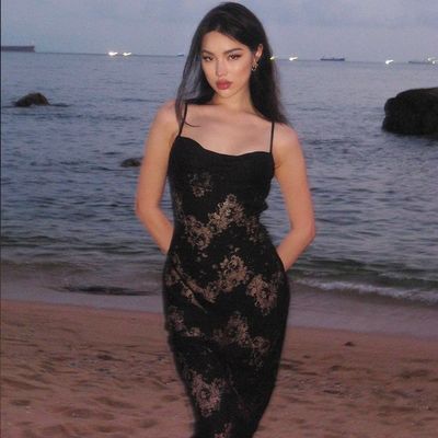 Abito estivo sexy con camicetta irresistibile Guarda attraverso la gonna lunga