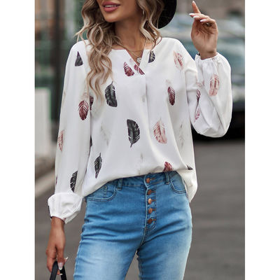 T-shirt da donna in V-Neck con stampa di piume