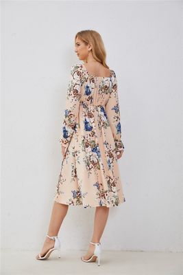 Eleganti abiti da donna a colori diversi, moda stampa, abiti a maniche larghe