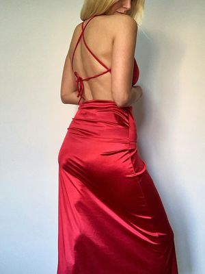 Moda vendendo caldo colore massiccio colletto appeso senza schiena cintura sottile girare gonna anca sexy abito diviso