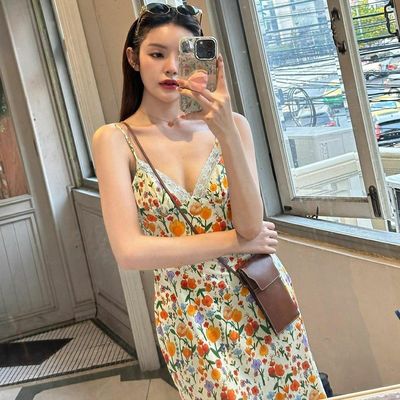 Nuova moda estiva, sexy vestito con lacci senza schiena.