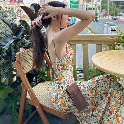 Nuova moda estiva, sexy vestito con lacci senza schiena.