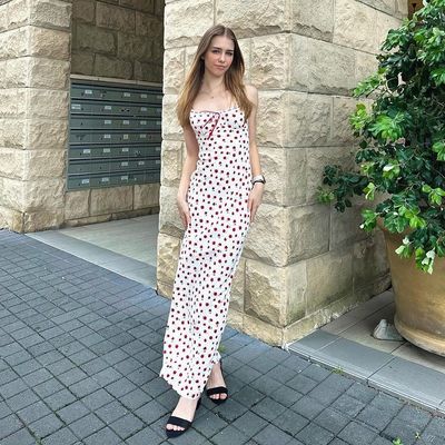 Abito da donna personalizzato primavera/estate 2024 nuovo decolletto a vento dolce pizzo pizzo rosa