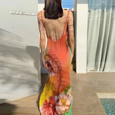 Il vestito da donna di nuova moda sexy senza schiena.