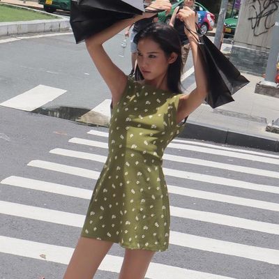 Stile di strada estivo dolce sexy senza schiena collo rotondo floreale gonna principessa sciolta Europa e Stati Uniti nuovo vestito