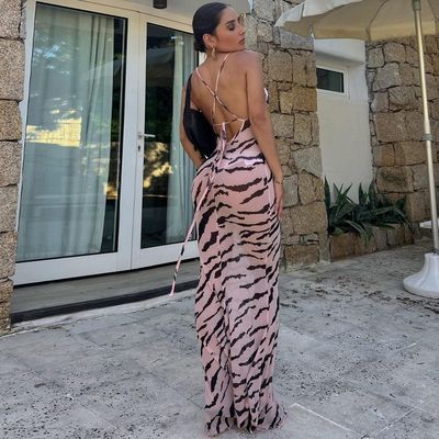 Nuova moda estiva sexy senza schiena con abito a maglia sottile